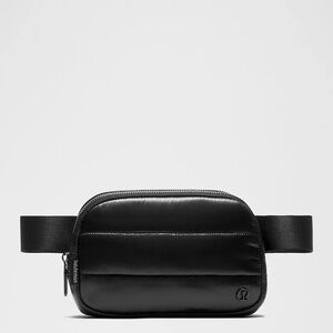 lululemon athletica 
Everywhere Belt Bag 1L *Wunder Puff Shine Black NEW